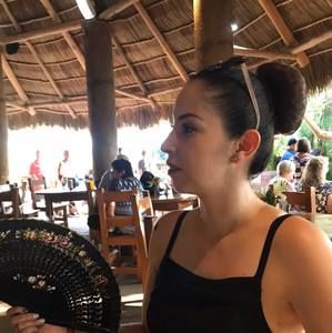 Meet your Posher, Ana